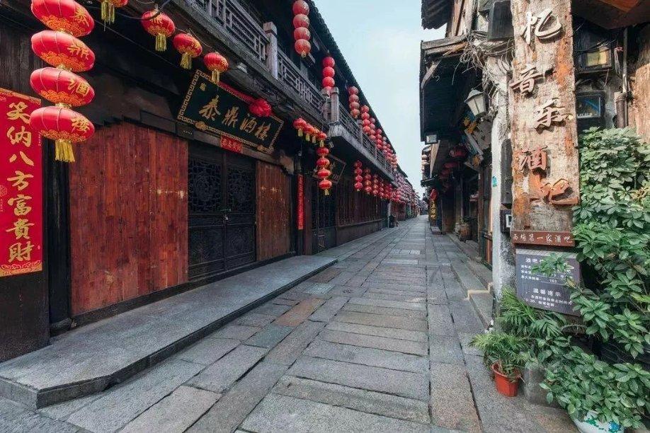一藩属国请求改名，清皇帝听后大怒，用倒过来的国名直到今天